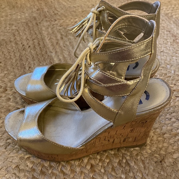 Guess Gold Wedge Sandals - Picture 2 of 7